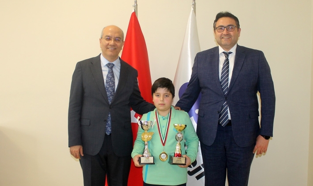 İhlas Koleji öğrencisi Türkiye Beyin Olimpiyatları'nda birinci oldu