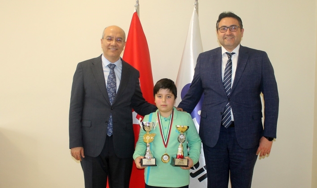 İhlas Koleji öğrencisi, Türkiye Beyin Olimpiyatlarında Türkiye birincisi oldu
