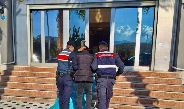 İki ayrı suçtan aranan firari Seydikemer'de yakalandı