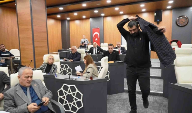 İlkadım meclisinde "bildiri" gerginliği: Cumhur İttifakı, toplantıyı terk etti