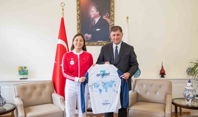 İlklere imza atan İzmirli yüzücü Bengisu Avcı, Başkan Tugay'la buluştu