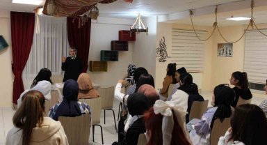 İnsan ve Toplum Atölyesi'nde erteleme alışkanlığı ele alındı