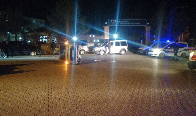 Isparta'da kontrolden çıkan otomobil yan yattı: 2 yaralı