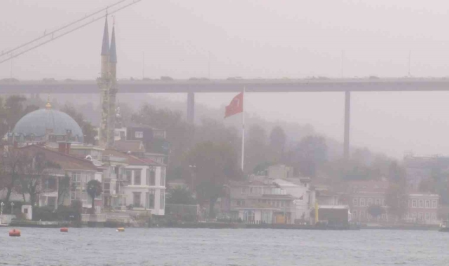 İstanbul Boğazı sise gömüldü