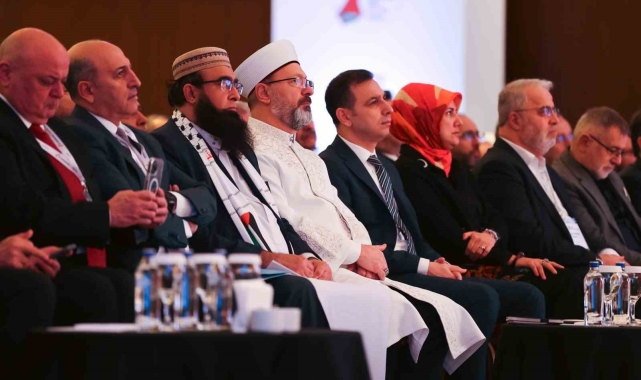 İstanbul'da Gazze'nin geleceğinin konuşulduğu "İnsani Yardım Zirvesi" başladı