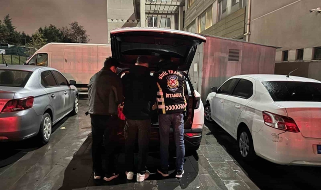 İstanbul'da motosiklet ile manevra yapıp diğer sürücülerin önlerine kıran motosikletli sürücüler yakalandı