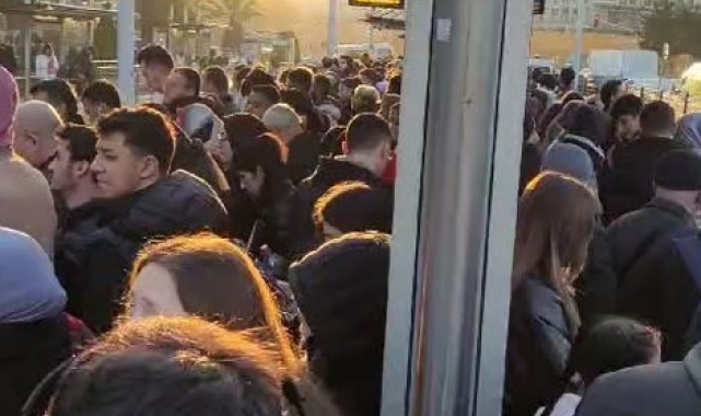 İstanbul'da tramvay seferleri aksadı duraklarda yoğunluk oluştu