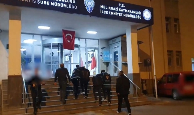 İşyerini kurşunlayanlar önce kameraya sonra polise yakalandı