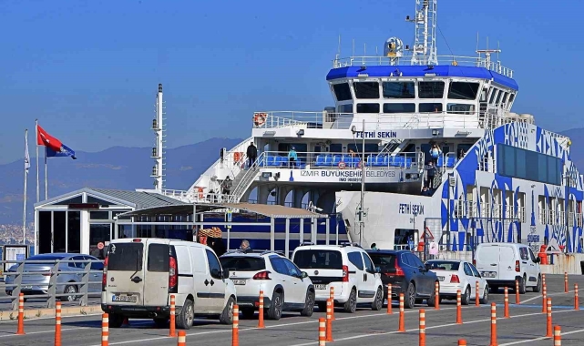 İzmir'de feribot tarifesine düzenleme