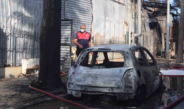 İzmir'de kimya fabrikasında yangın ve patlamalar: 2 yaralı
