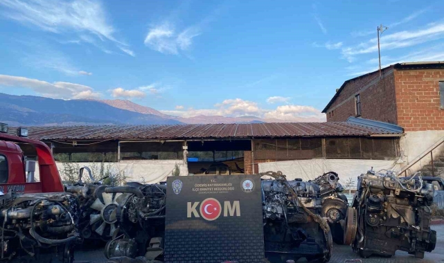 İzmir'de oto tamir servisine motor şasesi operasyonu