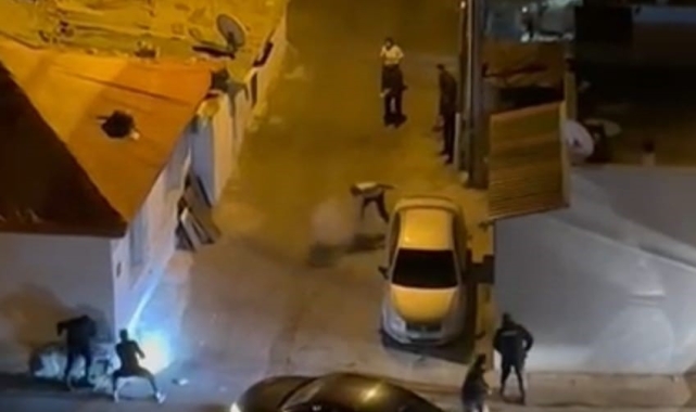 İzmir'de sokak ortasında pompalı tüfekle yaralama kamerada