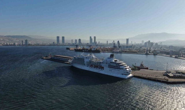 İzmir'e kruvaziyer gemisiyle 10 ayda 150 bin yolcu geldi