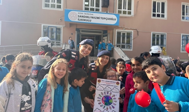 Jandarma ekipleri Dünya Çocuk Günü'nü kutladı