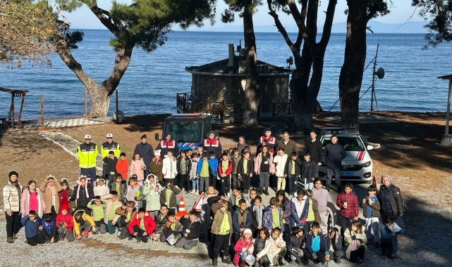 Jandarma minik öğrencilere doğa sevgisini anlattı