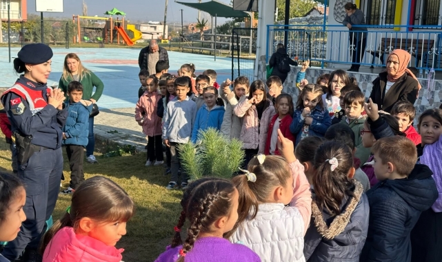 Jandarma öğrencilere doğa ve hayvan sevgisini anlattı