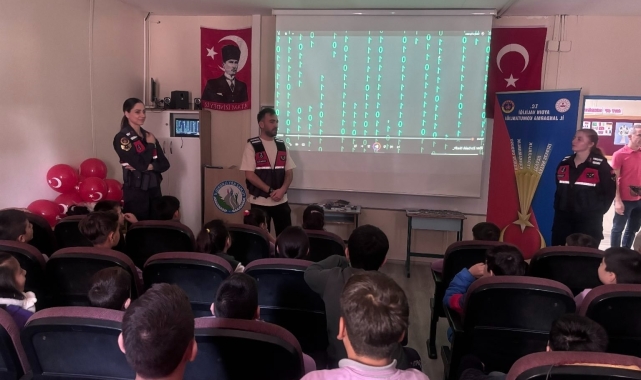 Jandarmadan 198 öğrenciye 'siber' eğitim