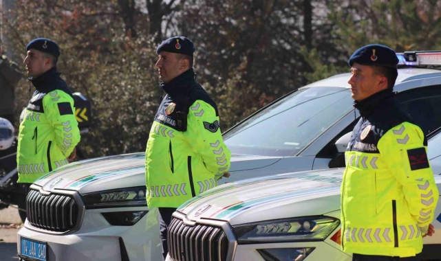 Jandarmadan habersiz otoyolda kuş uçmuyor