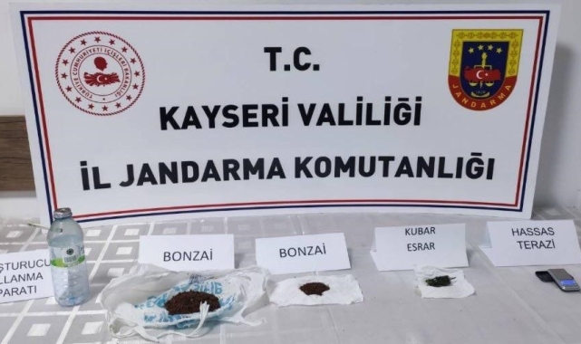 Jandarma'dan uyuşturucu operasyonu: 3 Gözaltı