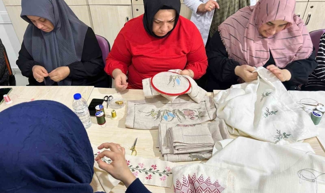 Kadınlar hem öğreniyor hem üretiyor