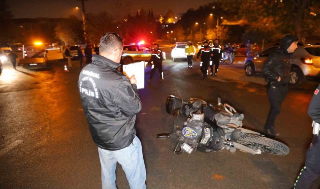 Kahramanmaraş'ta yunus polislerine otomobil çarptı: 2 polis yaralı