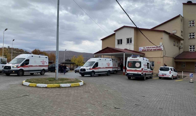 Kamyonet şarampole yuvarlandı: 5 yaralı