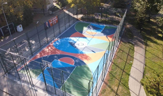 Kanlıkavak Parkı'ndaki basketbol sahası yenilendi