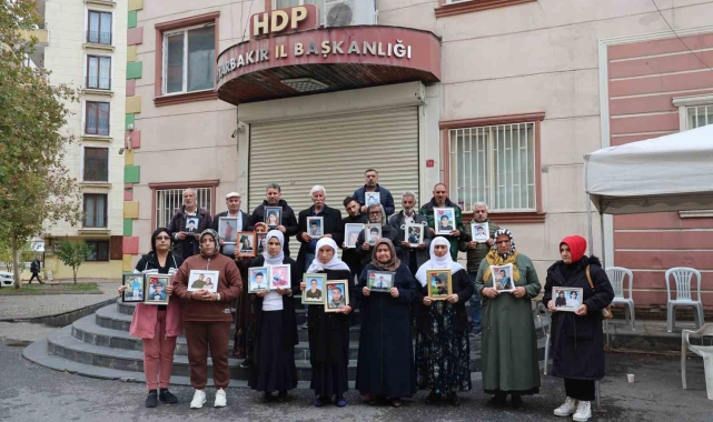 Kanser hastası anne evladının yolunu gözlüyor