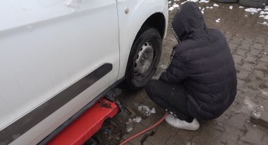 Kar yağışı lastikçilerde yoğunluk oluşturdu