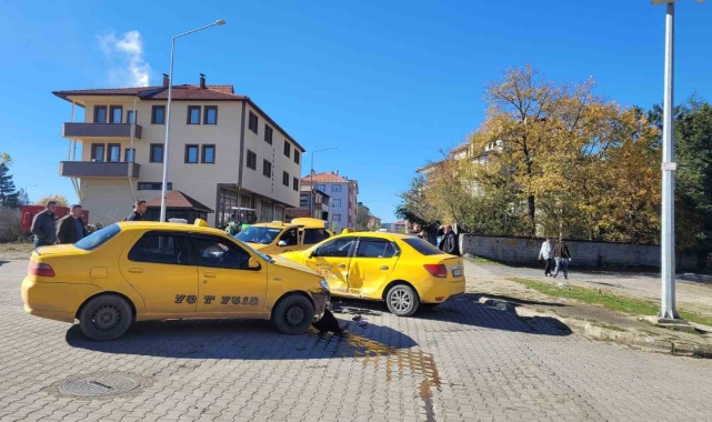 Karabük'te trafik kazaları güvenlik kameralarına yansıdı