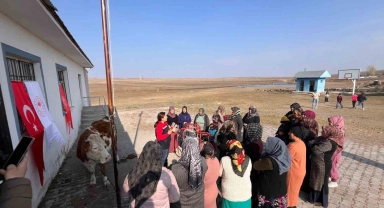 Kars'ta Büyükbaş Hayvancılıkta Sağım Hijyeni ve Sanitasyon Kursu eğitimi