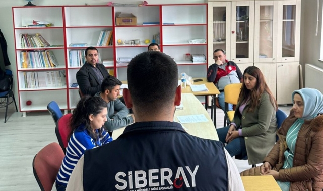Kars'ta öğrenciler siber suçlara karşı bilgilendirildi