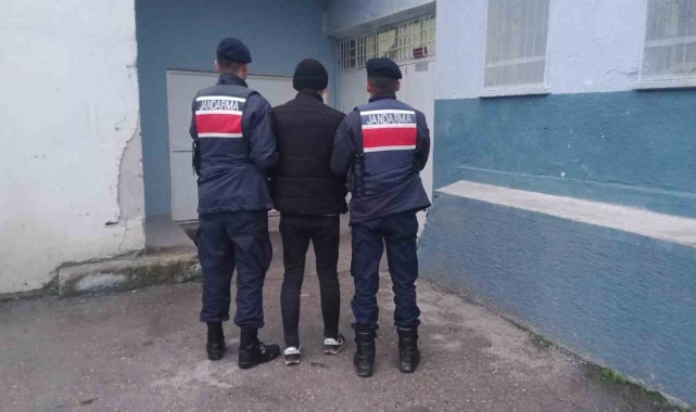Kastamonu'da 3 ayrı suçtan araması bulunan hükümlü yakalanarak cezaevine teslim edildi
