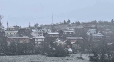 Kastamonu'da kar yağışı başladı, yollar beyaza büründü