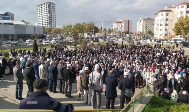 Kastamonu'dan kutsal topraklara giden umreciler dualarla uğurlandı