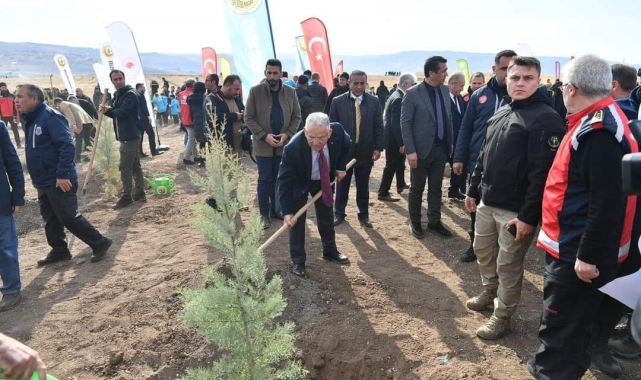 Kayseri'de 3 bin fidan toprakla buluşturuldu
