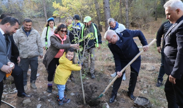 Kazdağları'nda Atatürk'ün anısına fidanlar toprakla buluştu
