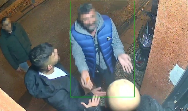 Kiliseye zorla girmeye çalışan alkollü şahıslara 1 yıl 8'er ay hapis cezası verildi