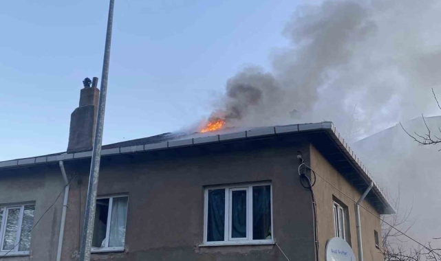 Kırklareli'nde 2 katlı evde yangın