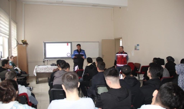 Kırklareli'nde 'Güvenli Yarınlara' projesi çerçevesinde öğrencilere eğitim