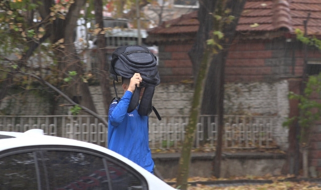 Kırklareli'nde sağanak yağış etkili oluyor