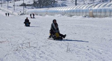 Kış sporlarının yıldızı sezonu açtı