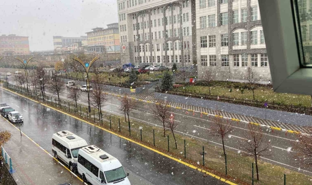 Kocaeli'ne beklenen kar geldi