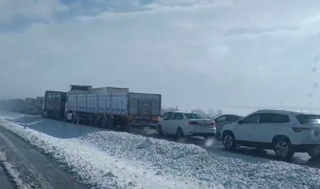 Konya'da kar, tipi ve buzlanma ulaşımı aksatıyor