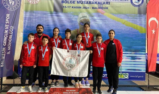 Körfezli yüzücüler Balıkesir'den madalyalarla döndü