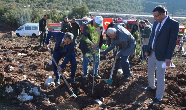 Korkuteli'nde 500 fidan toprakla buluştu