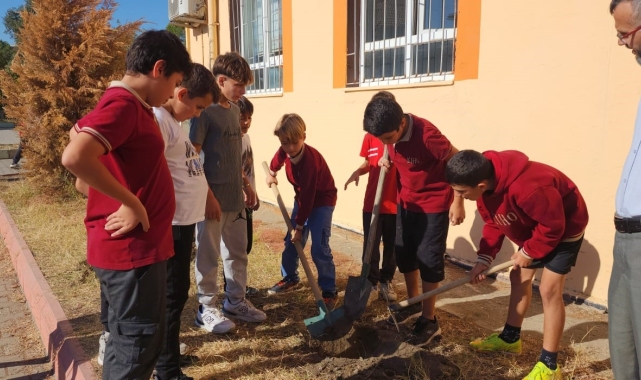 Köyceğiz'de bir iyilik bir fidan için pedal çevirdiler