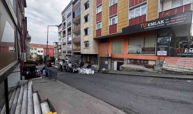 Küçükçekmece'de kolonları patlayan 5 katlı bina tahliye ediliyor