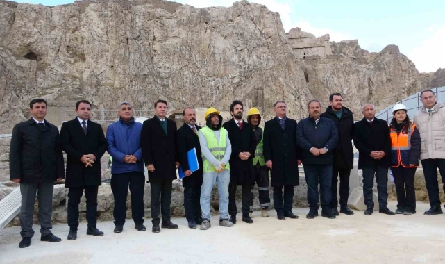 Kültür ve Turizm Bakan Yardımcısı Mumcu Eski Van Şehrini gezdi