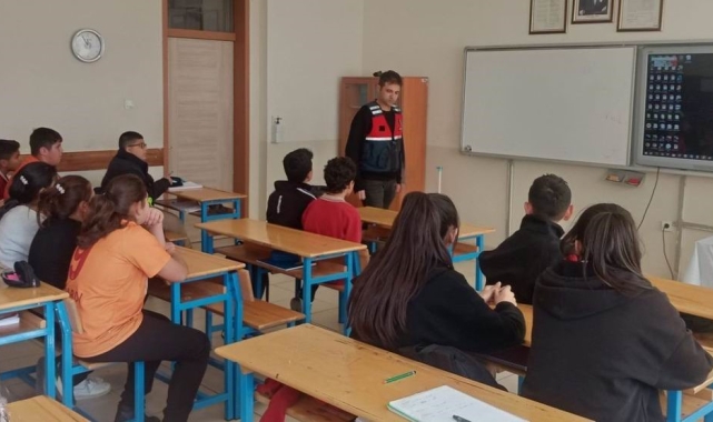 Kulu'da jandarmadan öğrencilere siber güvenlik eğitimi